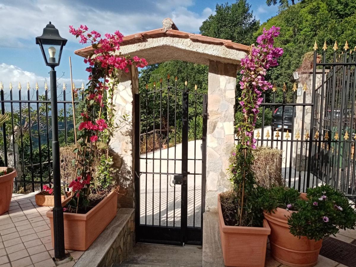 Bed and Breakfast La Vecchia Fattoria Salerno Exterior foto